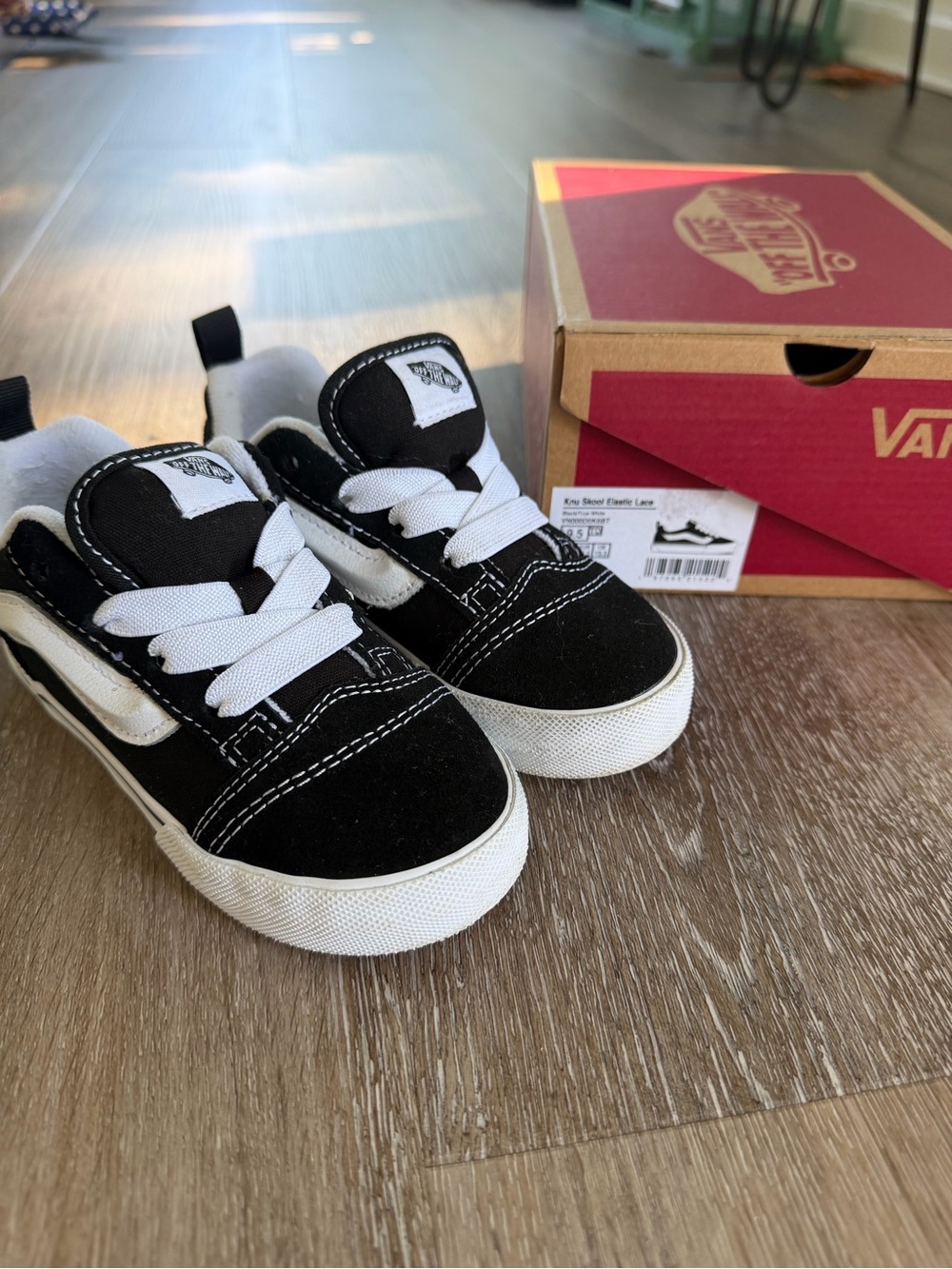 Vans Toddler Black & White Low-Top Knu Skool Elastic Lace Skate Sneakers